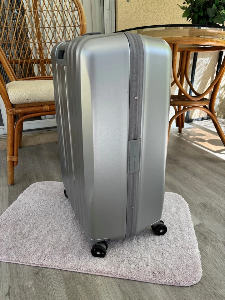 NEW Samsonite Uplift HS Large Spinner Luggage Color: Silver - Image 4 of 4
