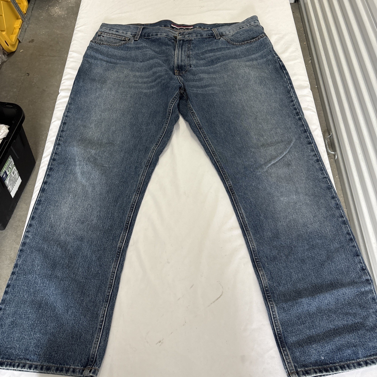 Tommy Hilfiger Men's Classic 5-Pocket Blue Denim Jeans Medium Wash 40x32