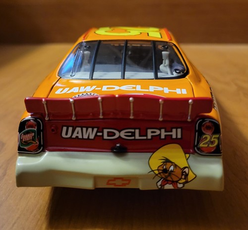 2002 Action 1:24 Joe Nemechek #25 Looney Tunes Rematch Speedy Gonzales Chevy - Picture 7 of 12