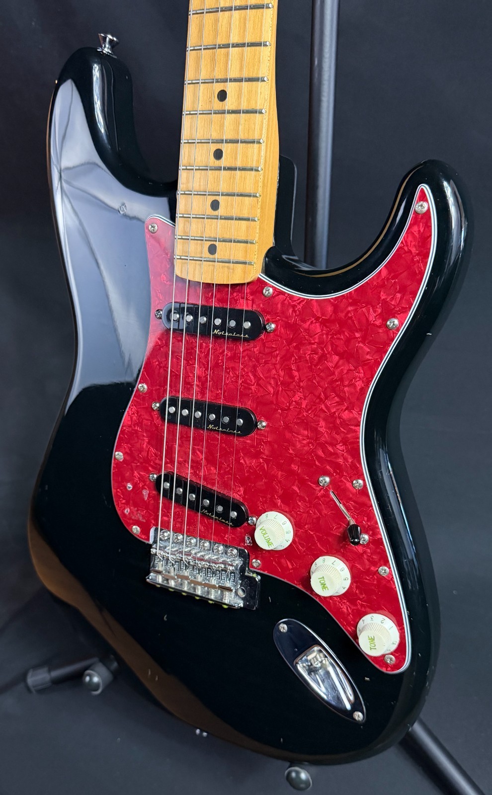 1993 Fender Standard Stratocaster Electric Guitar Gloss Black w/ Noiseless PU's