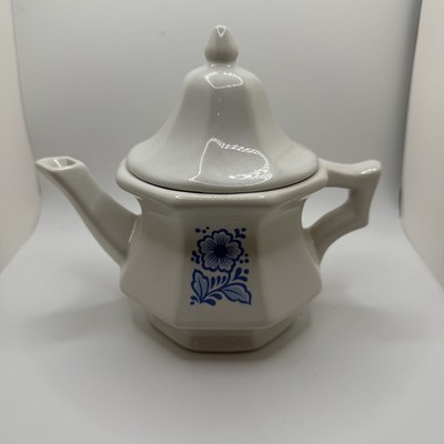 1972 VINTAGE AVON CHINA TEAPOT/PERFUME CANDLE HOLDER WHITE/BLUE FLOWERS In Box