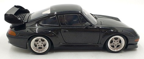 UT 1/18 Scale Diecast 9224C - Porsche 911 GT - Standox Dark Green/Black - Picture 5 of 5