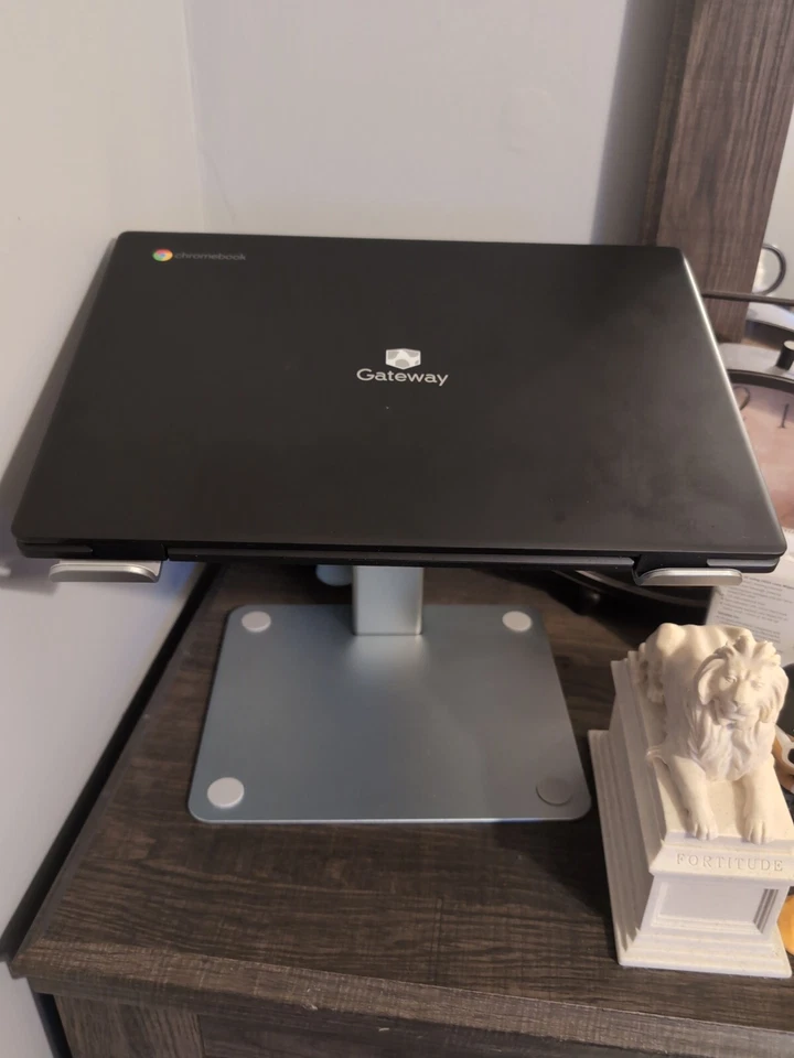 Acer Gateway 15.6" Chromebook With Targus Slim Breifcase (Stand Not Included) - Image 3 of 4