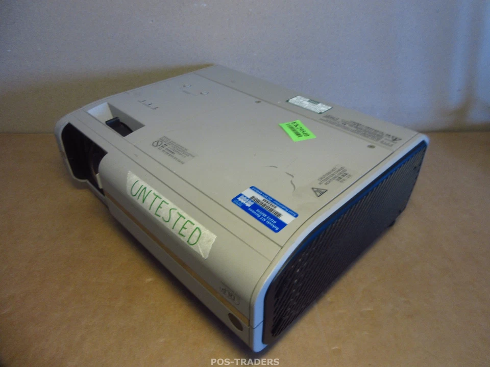 Toshiba TDP-SB20 Projector Beamer XGA 1,800 Lumens - UNTESTED - EXCL REMOTE - Bild 2 von 4