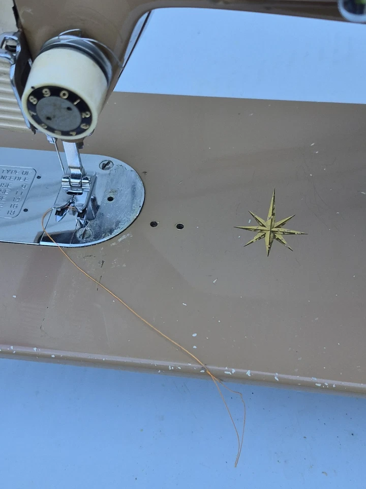 Máquina de coser de colección Dress Maker 139 J-A/3 Japón De Luxe Zig Zag pedal/power funciona Foto 4 de 4