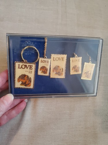 1986 USPS Puppy Love Jewerly Set Pin, Earrings, Necklace Key Chain - Picture 10 of 10