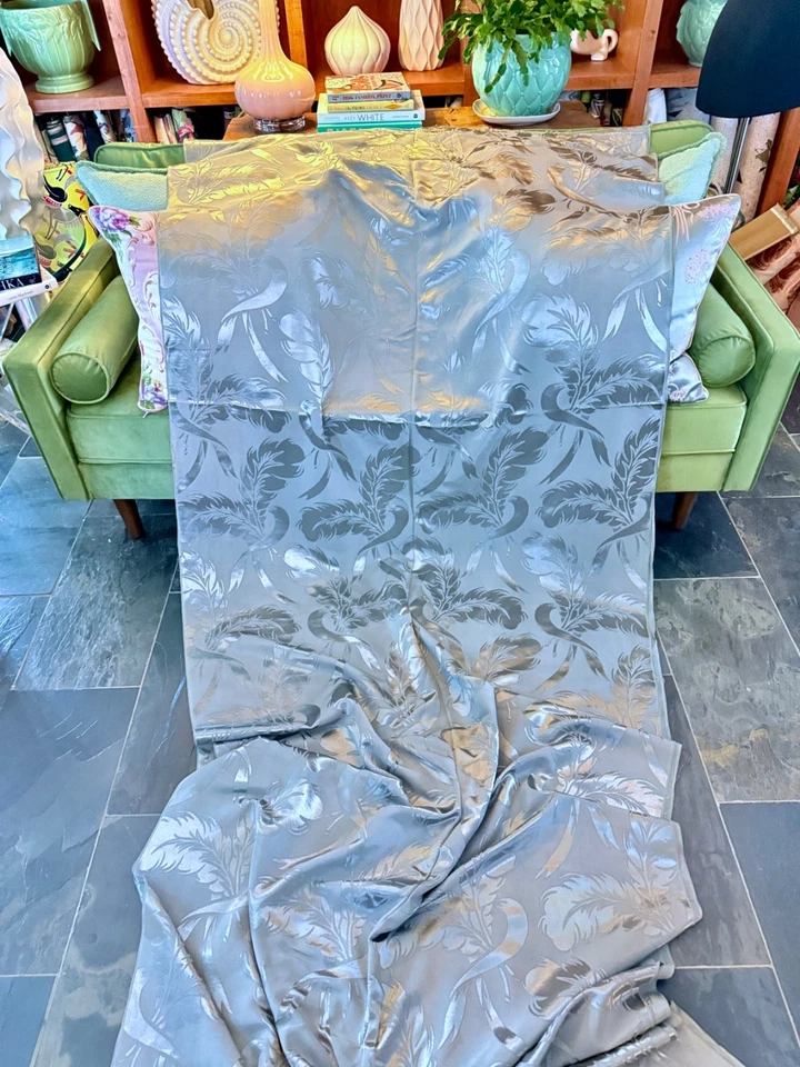 Tela Art Deco Plateada Hollywood Regency Plumas de Avestruz Brocado Satinado Vintage Foto 2 de 4