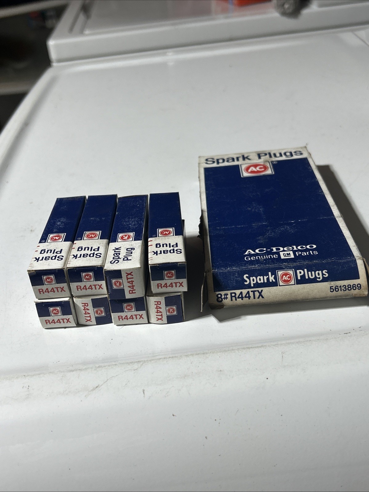 R44TX AC Delco Spark Plug Set of 8 NOS GM OWM #5613869 New in Box US Made