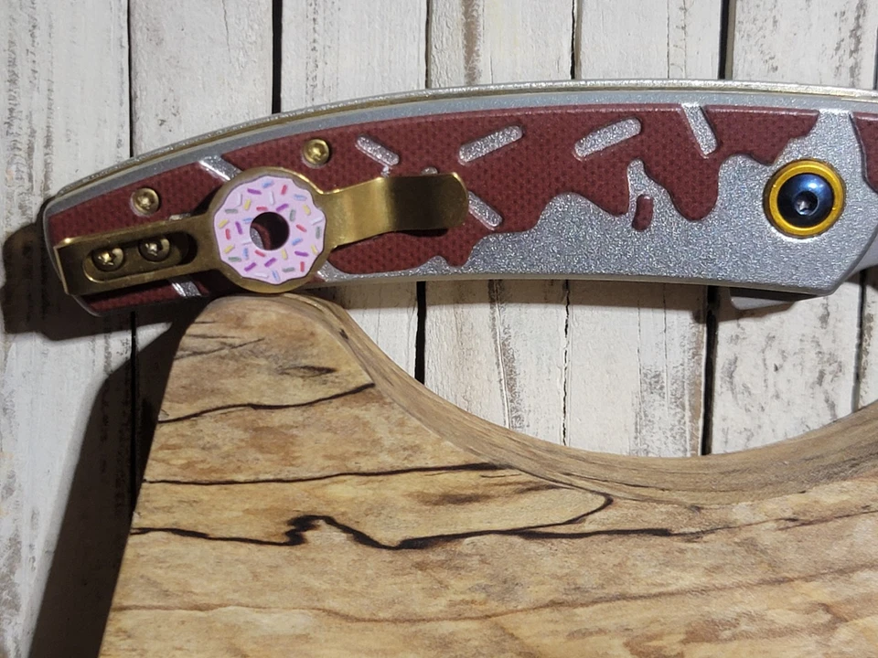 Wartech巧克力甜甜圈弹簧辅助开口袋刀带口袋夹 — 第 4/4 张图片