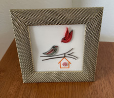 Mini photo d'art encadrée oiseaux et nichoir à oiseaux Quilling papier 5,5 x 5,5" fait main
