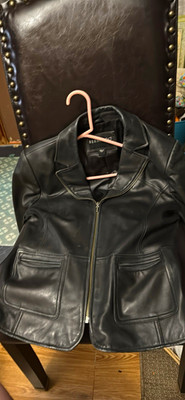 Bernardo Women s Black Leather Zip Front Jacket w/ Pockets, Lined, Collared, L