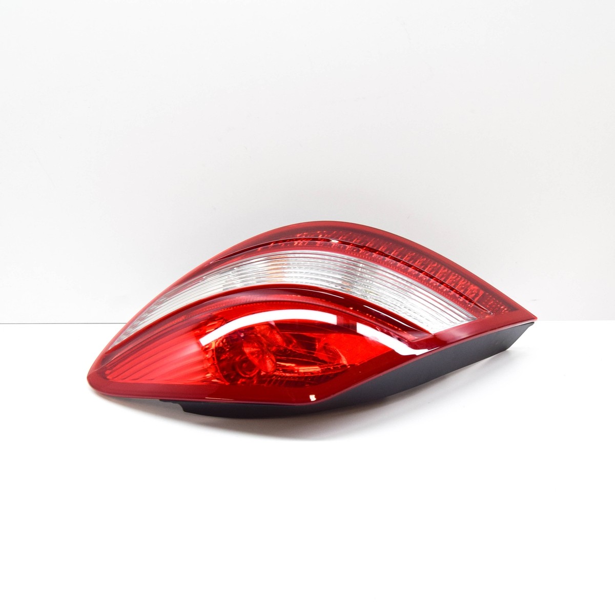 NEW MERCEDES-BENZ SLK R171 REAR RIGHT TAIL LAMP A1718200264