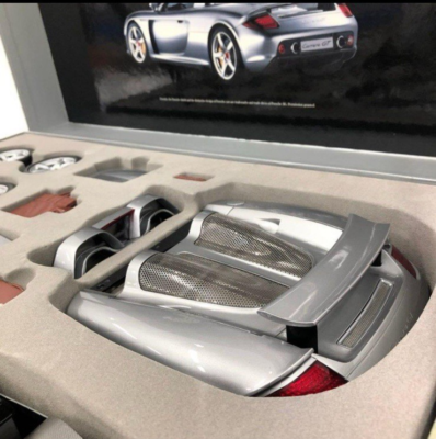 タミヤ 1/12 ポルシェ カレラGT セミアッセンブル 23206 タミヤ 1/12 コレクターズクラブ・スペシャル ポルシェ カレラGT