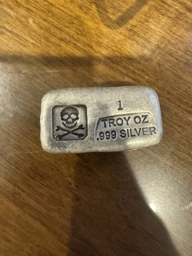 Skull and bones silver bullion 1 Troy oz bar