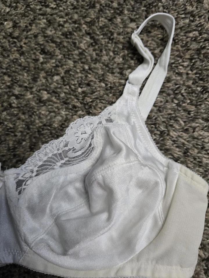 SUJETADOR CON AROS MINIMZER SATINADO Y ENCAJE SIN FORRO MARFIL LILYETTE VINTAGE Talla 36C Foto 2 de 4