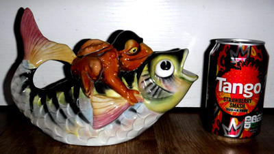Staffordshire handbemalte Teekanne ~ Kröte Frosch auf einem Fisch ~ top ~ selten