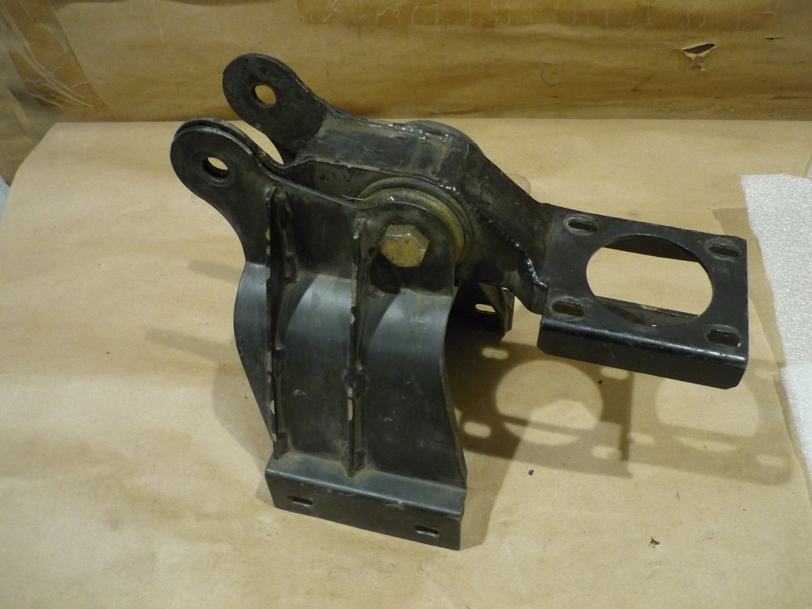 Lamborghini Diablo Support mount P/N 002433937