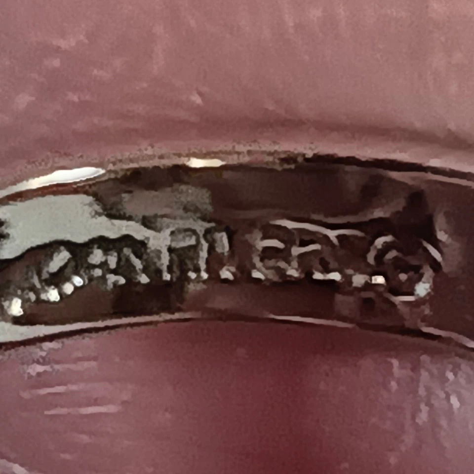 Anillo Apilable Joan Rivers Tono Plata Banda Con Pequeños Cristales Talla 5, Cantidad 5 Foto 4 de 4