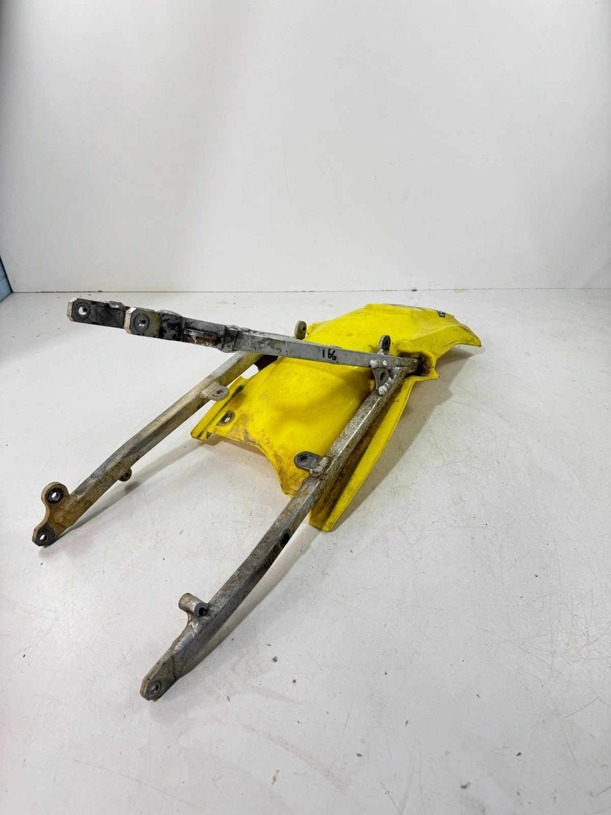 2007 SUZUKI RMZ250 OEM SUBFRAME YELLOW REAR FENDER CUT 41200-10H00 #166