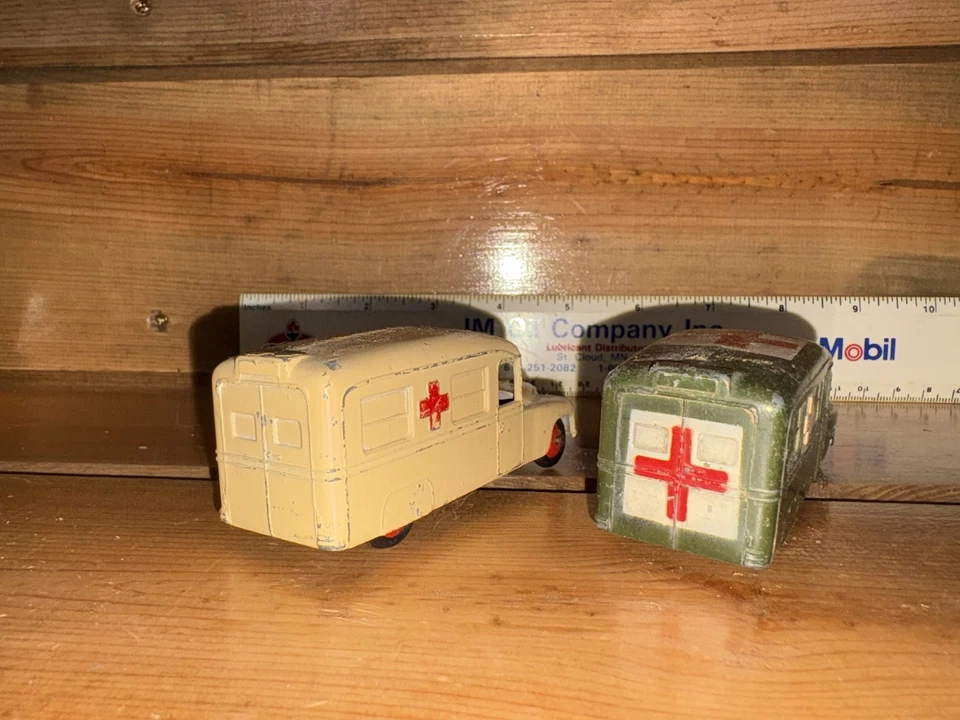 2 Dinky 玩具 DAIMLER & AUSTIN AMBULANCE 民族和军事卡车组合 - G/VG — 第 4/4 张图片