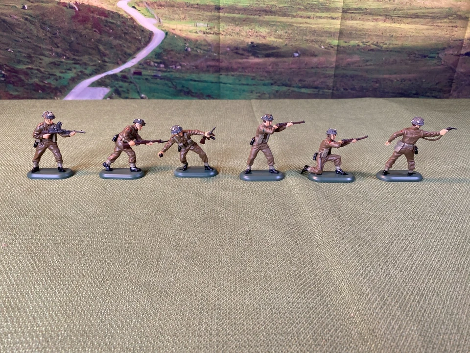 Soldados de juguete británicos - Infantería británica Segunda Guerra Mundial (1971) Foto 2 de 4