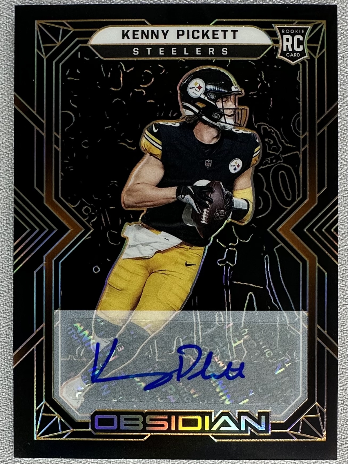 2022 Panini Obsidian Kenny Pickett Rookie Auto Orange /75 #104 RC