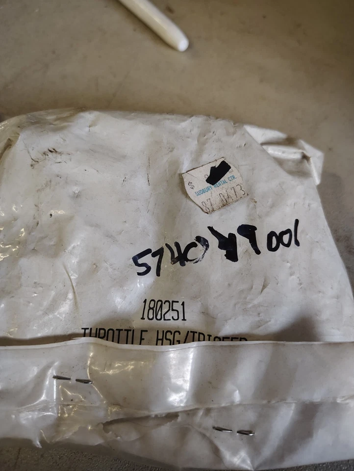 redmax throttle housing 180251 574049001 - Image 3 of 3