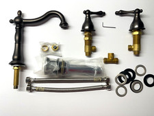 Victorian 2-Handle Bathroom Sink Faucet in Bronze