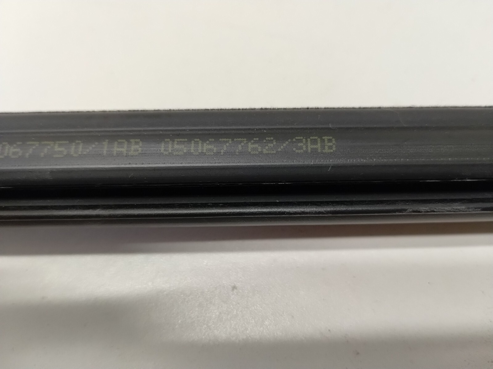 Fits 2008-2016 Jeep Patriot Inner Beltline Seal OEM Right Front Door 07407i