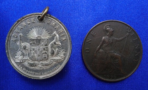 QUEEN VICTORIA'S GOLDEN JUBILEE MEDAL 1837-1887 TASMANIA ISSUE by F & W STEWART - Picture 5 of 5