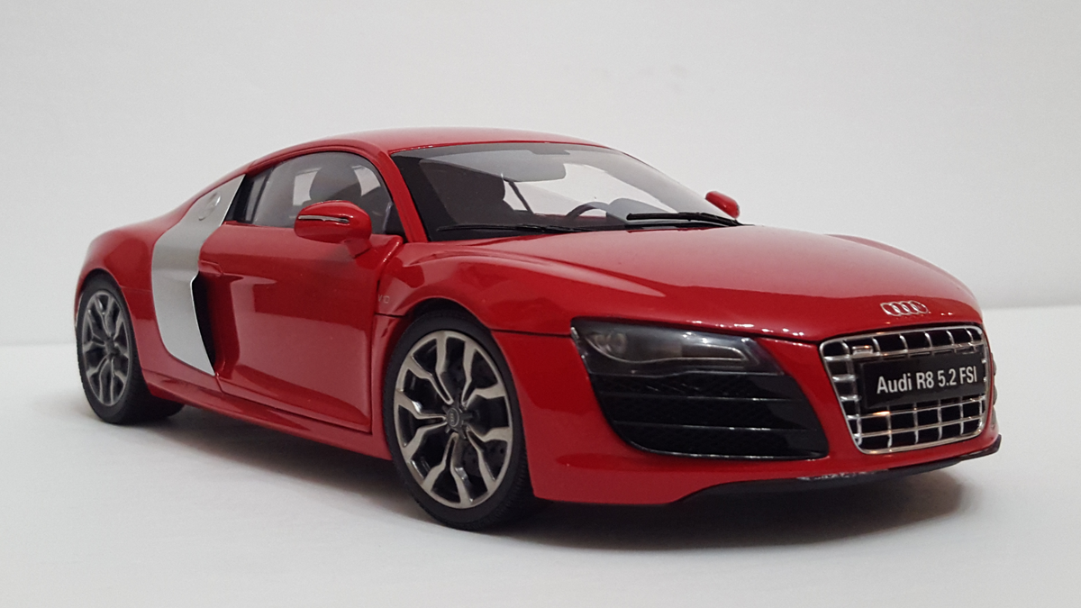Kyosho 1:18 Audi R8 レッド Kyosho 1:18 Audi R8 5.2 FSI Quattro Red |