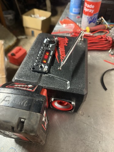 Milwaukee boom box radio/bluetooth/usb - Picture 3 of 7