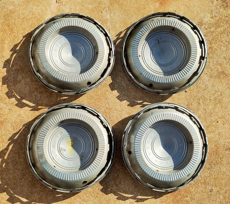 Tapacubos Chrysler Imperial 1960 15" Crown Imperial cubiertas de rueda (juego de 4) usadas Foto 2 de 4