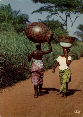 Meeting on the Road Africa vintage postcard t703