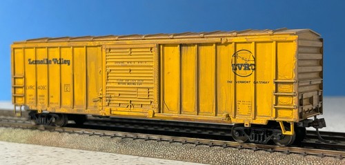 Carro de carga acanalado Lamoille Valley LVRC-4093 letras negras 50' HO wtd. mejoras | Condition: Used