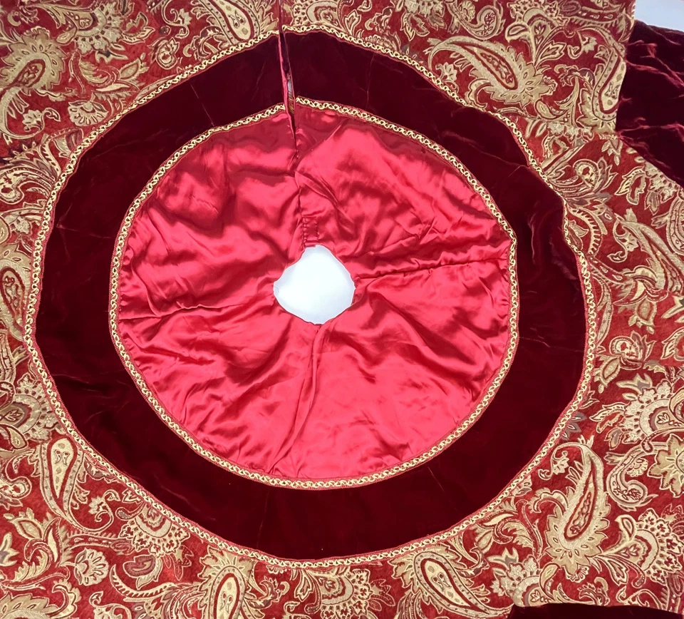 Frontgate Christmas Tree Skirt Red Tapestry Brocade Velvet Satin Tassels - Image 4 of 4