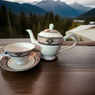 diamond  pink. rich gold, cup&saucer & teapot