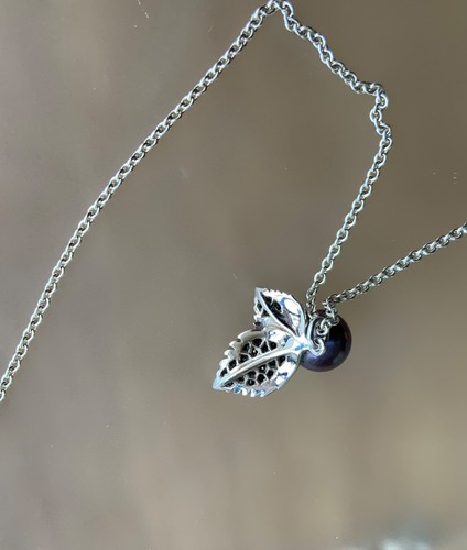 Shaun Leane Blackthorn Double Leaf sterling silver, pearl &black spinel necklace - Picture 10 of 14
