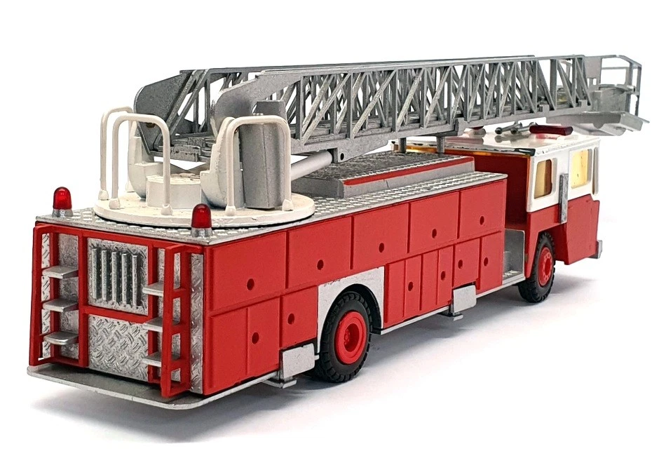 Conrad 1/50 Scale FE253 - E-One Fire Engine Truck Ladder - Red/White - Image 2 of 4