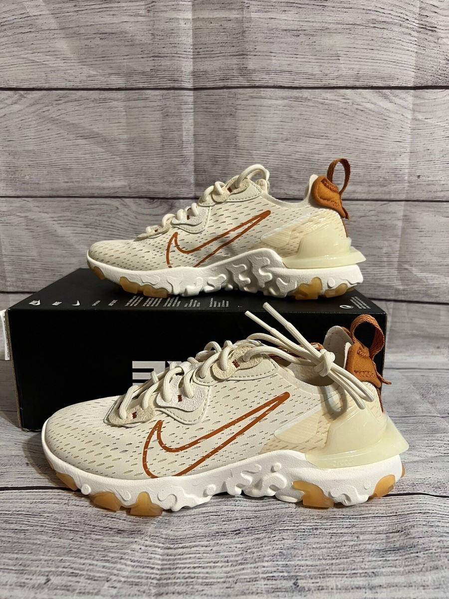 nsw react vision sneaker in pale ivory & monarch