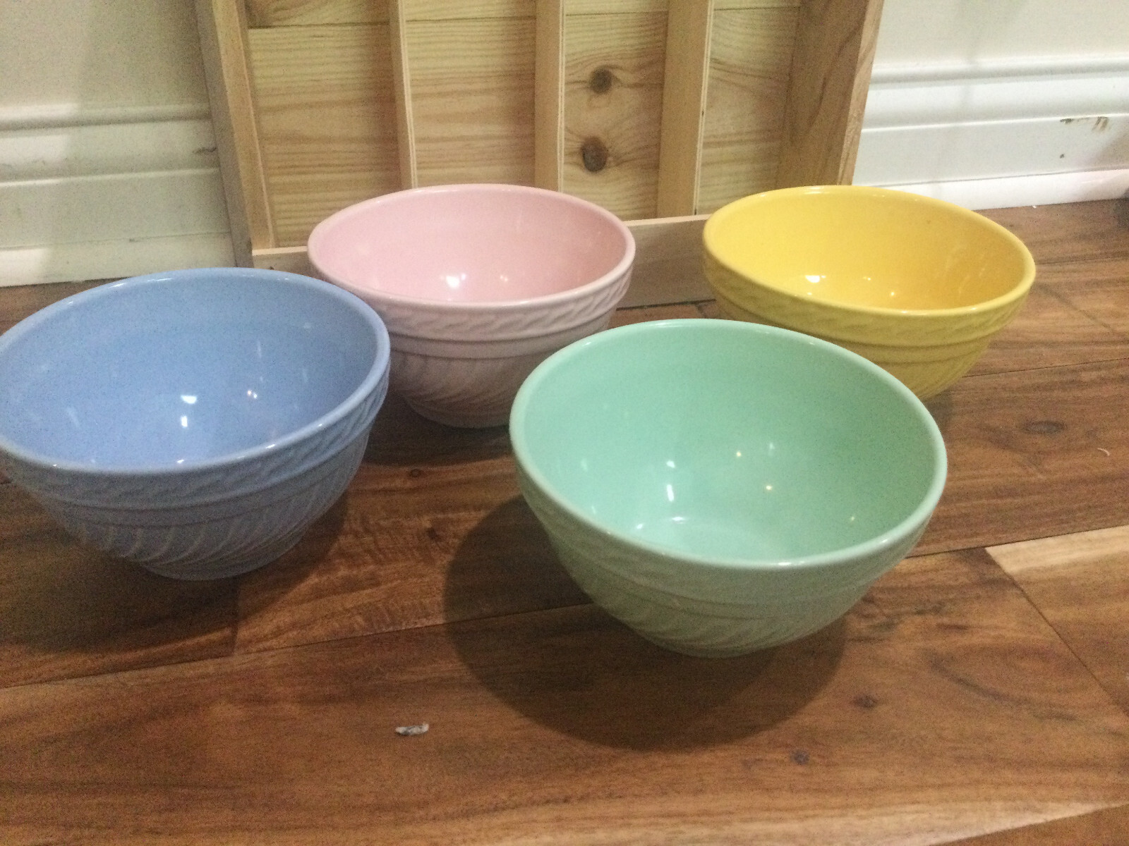 Set of 4 Bowls Over And Back Inc Swirl Soup, Salad, Cereal Bowls 6” x 3