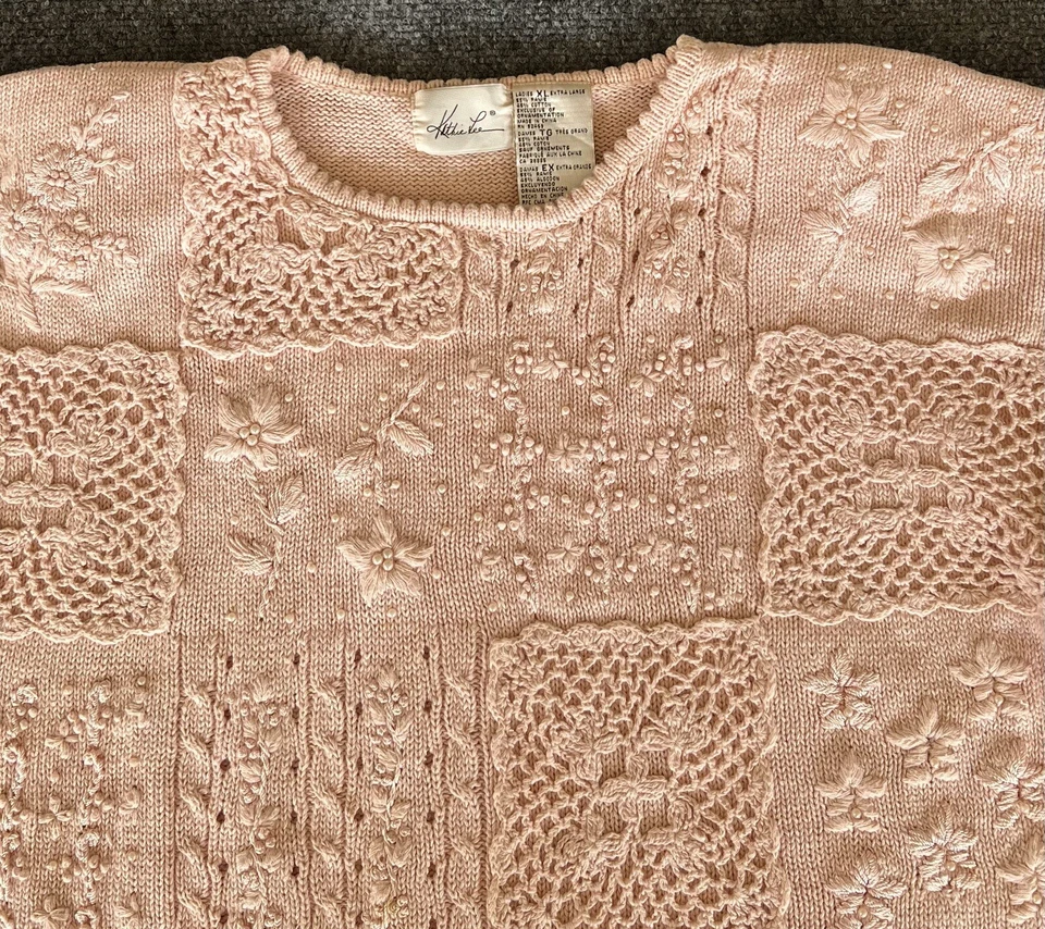 Suéter Kathie Lee Mujer XL DE COLECCIÓN Rosa Tejido Abierto Apliques Flores Perlas Pullover Foto 4 de 4