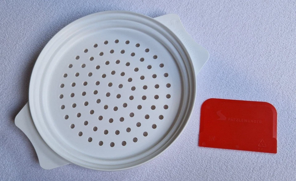 Muxel Spätzlewunder mit Schaber Spätzlepresse Spätzlereibe Sieb - rund - weiß