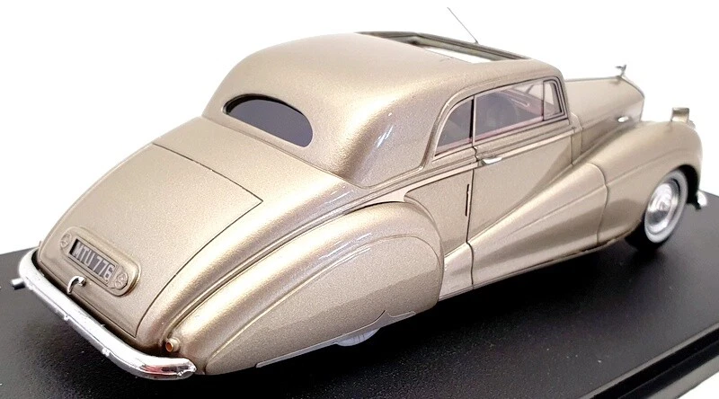GLM 1/43 Scale Model Car 43204201 - 1950 Bentley MK VI Park Ward FHC - Gold - Image 2 of 4