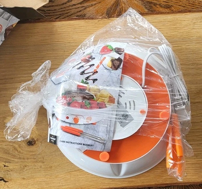 MasterChef Chocolate Fondue Maker- Deluxe Electric Dessert Fountain Fondue Pot - Image 4 of 4