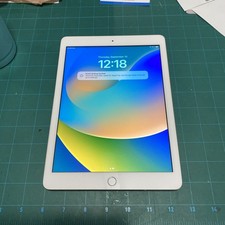 Unlock Apple iPad 5th Gen 32GB 16.7.16 Silver MP252LL/A Bundle Case Screen sav