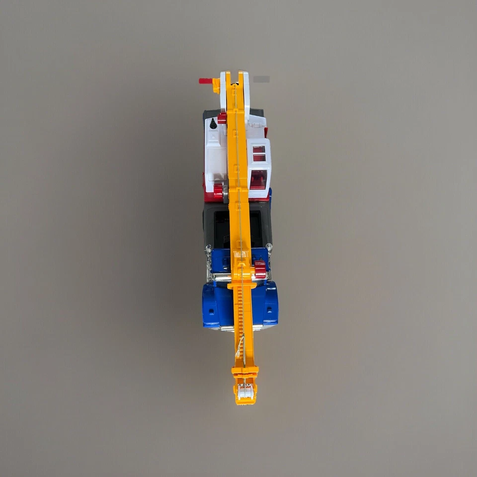 Caminhão guindaste de condução Battat simulação grande vintage (comprimento da carroceria 27 polegadas) - Imagem 2 de 4