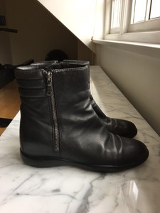 flat ankle boots with zip