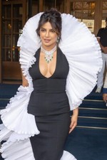 BEAUTIFUL PRIYANKA CHOPRA 8X10 Photo
