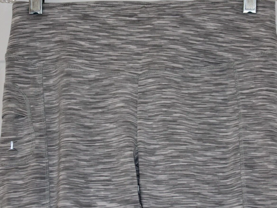 Danskin Mid Rise Fitted Capri Pant Size S Heather Gray - Image 3 of 4